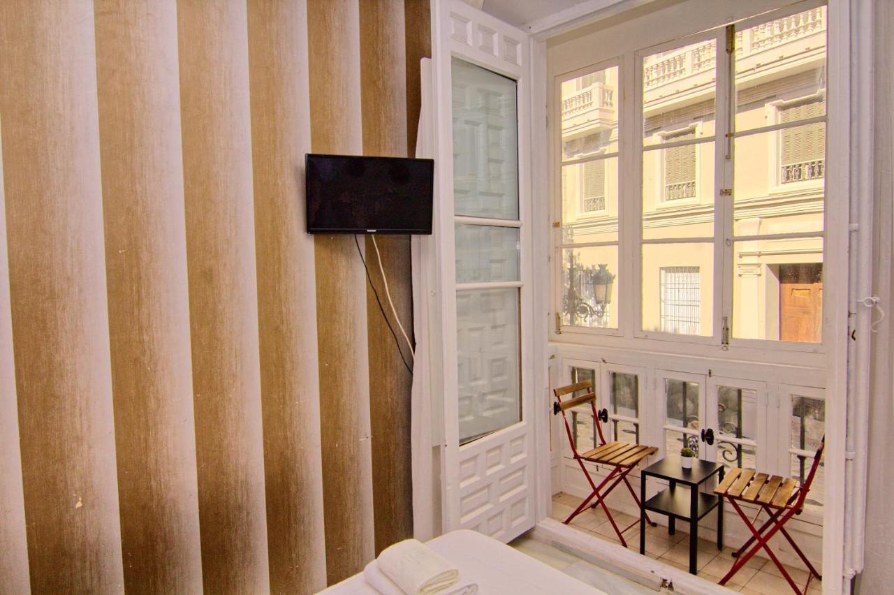 Low Cost Rooms Teatro Alloggio in famiglia